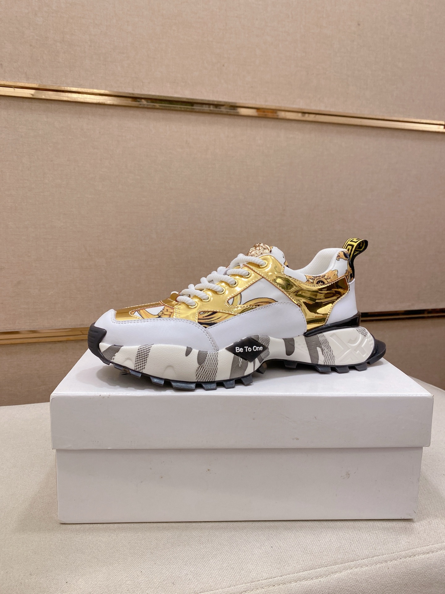 一目惚れ♪ 2026 ヴェルサーチェ 新作 スニーカー コピー