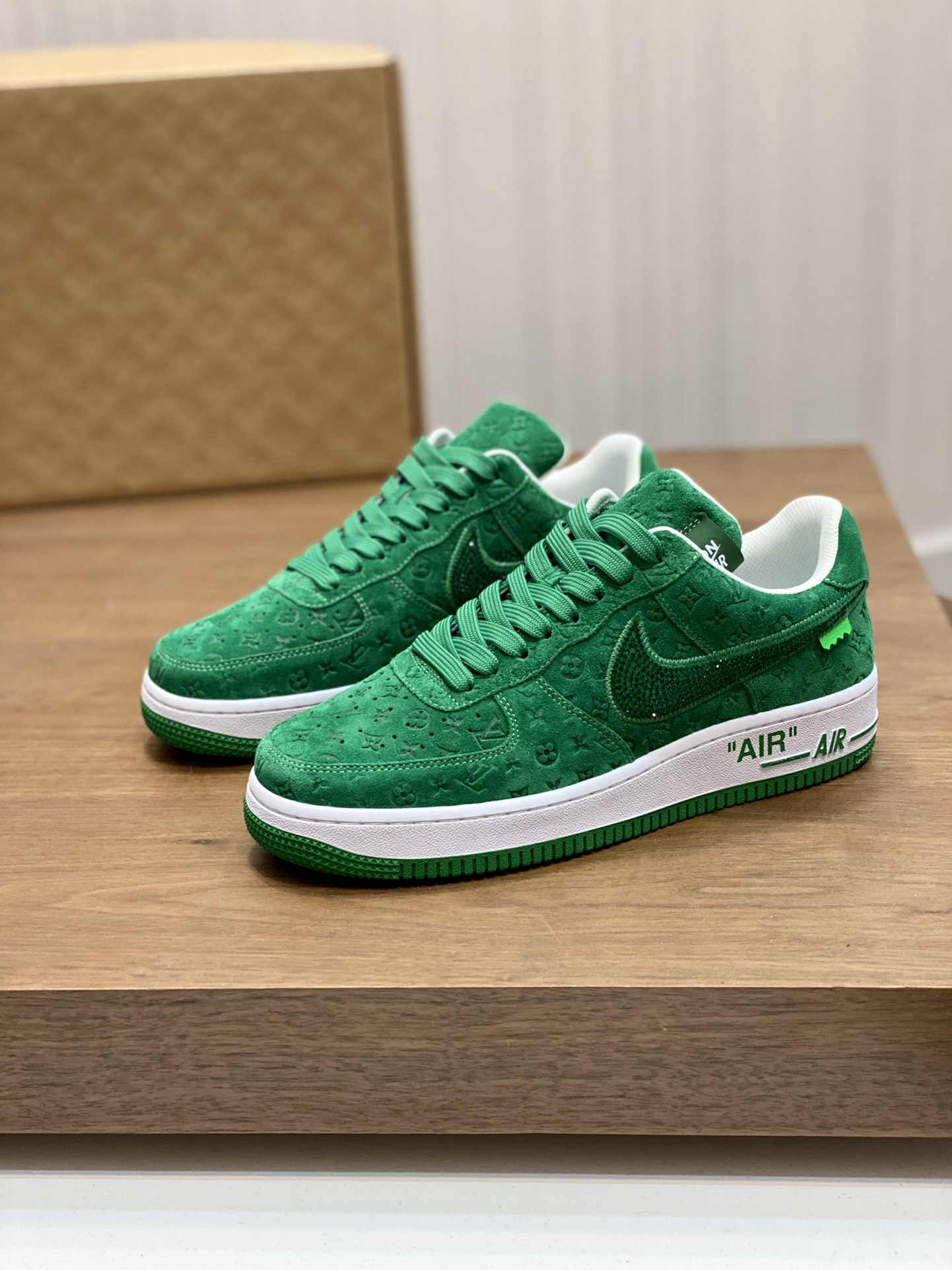 争奪戦 2026 ルイヴィトン x ナイキx オフホワイト 新作 スニーカー 偽物