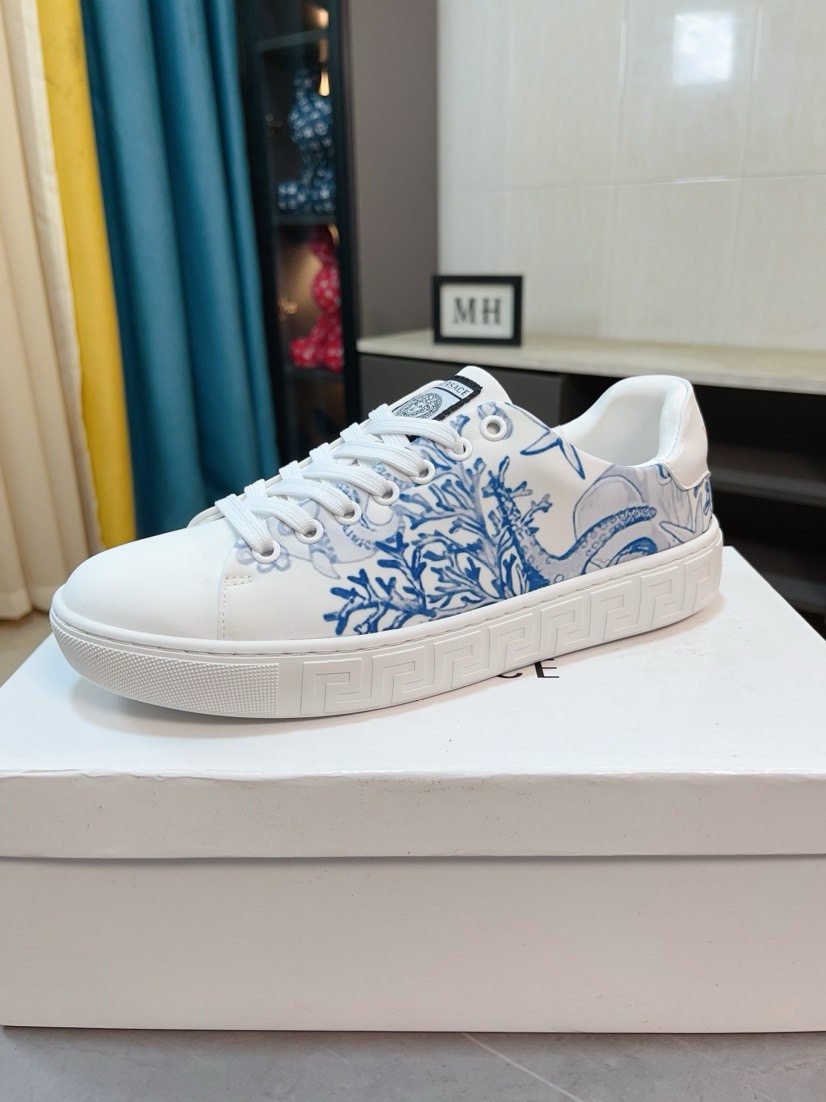 定番人気！2026 ヴェルサーチェ 新作 スニーカー スーパーコピー