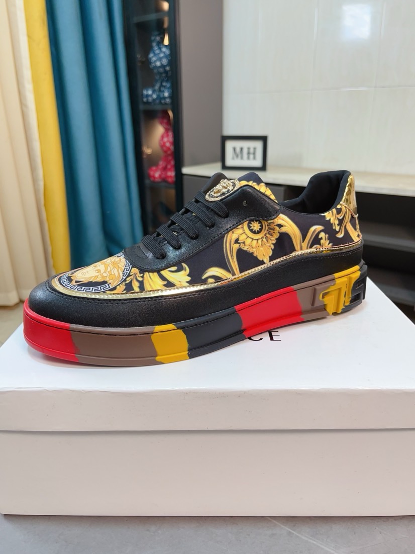 注目度抜群！2026 ヴェルサーチェ 新作 スニーカー スーパーコピー