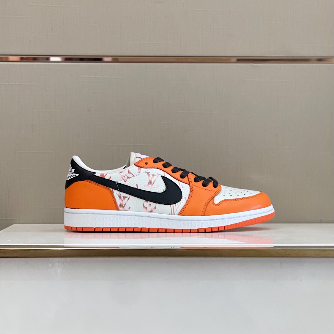 世界中で大人気♪ 2026 ルイヴィトン x ナイキ 新作 スニーカー コピー