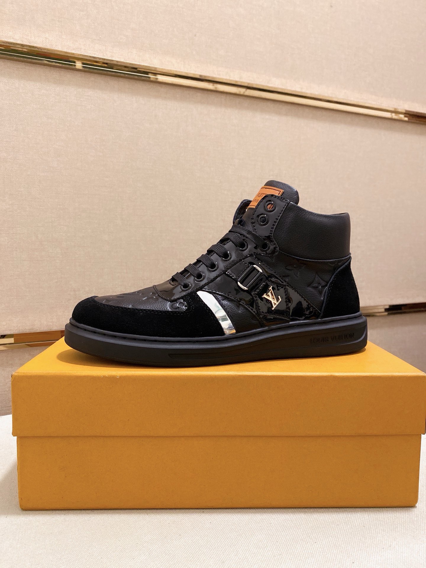 激安価格！2026 ルイヴィトン 新作 スニーカー スーパーコピー