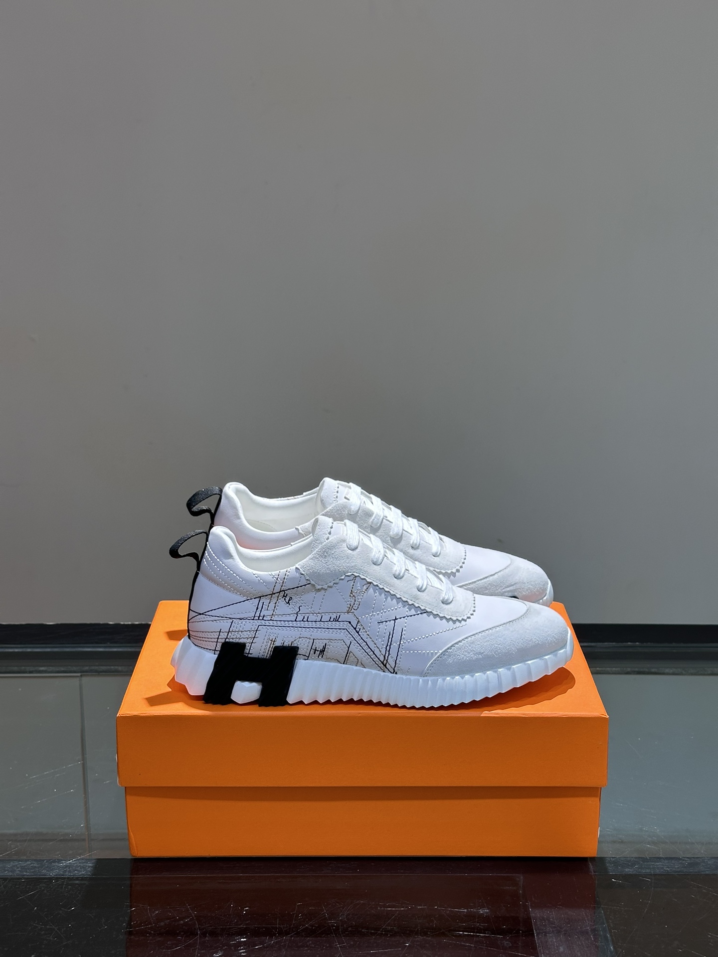 注目アイテム☆ 2026 エルメス 新作 スニーカー 偽物