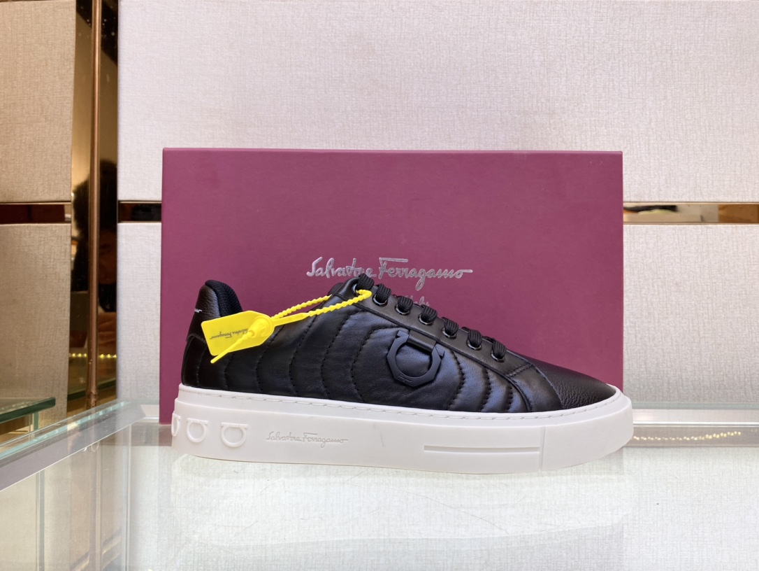 注目度抜群！2026 フェラガモ 新作 スニーカー スーパーコピー
