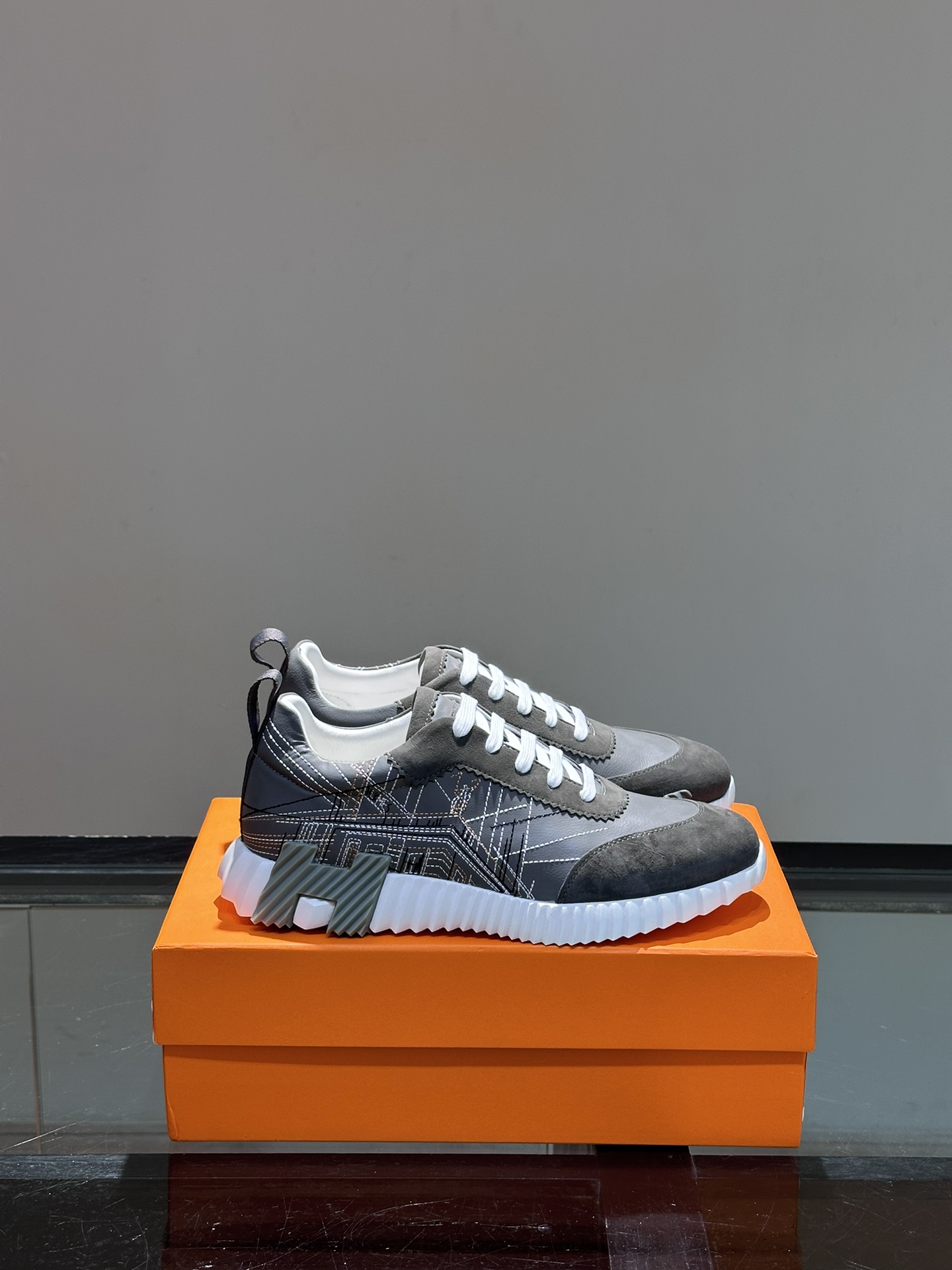 人気爆発☆ 2026 エルメス 新作 スニーカー スーパーコピー