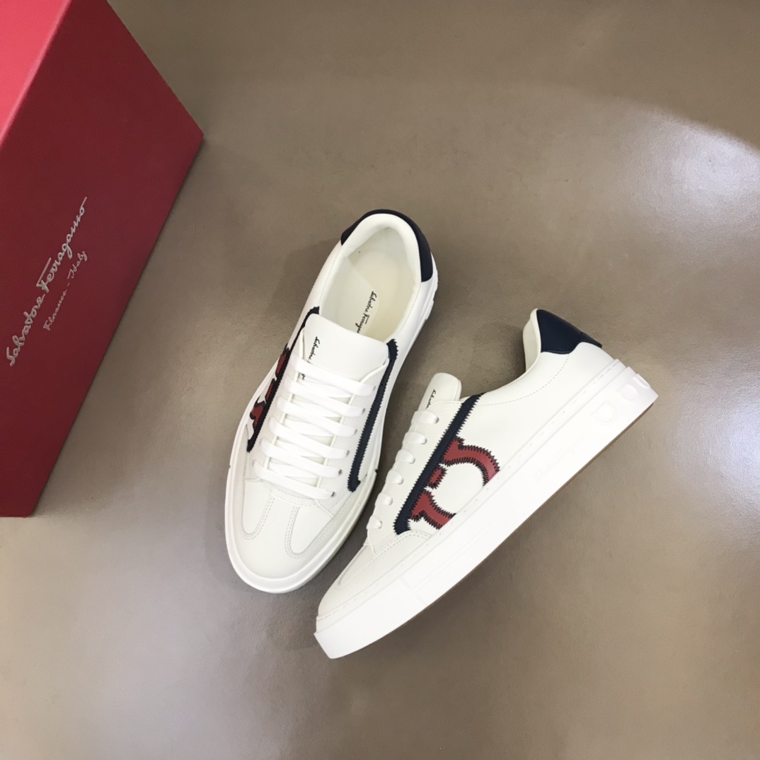 使い勝手良し 2026 フェラガモ 新作 スニーカー 偽物