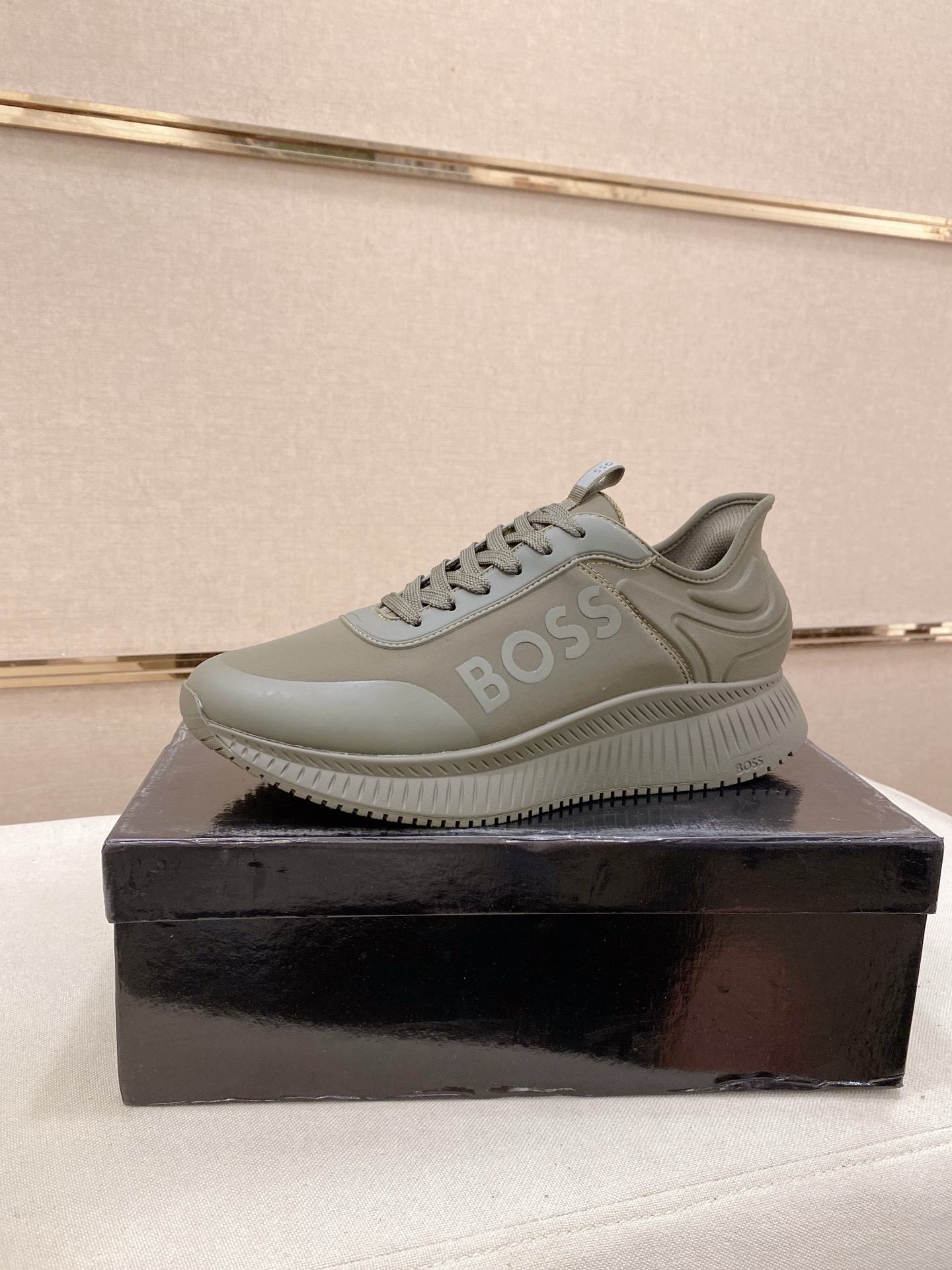 注目アイテム♡ 2026 ヒューゴボス 新作 スニーカー コピー