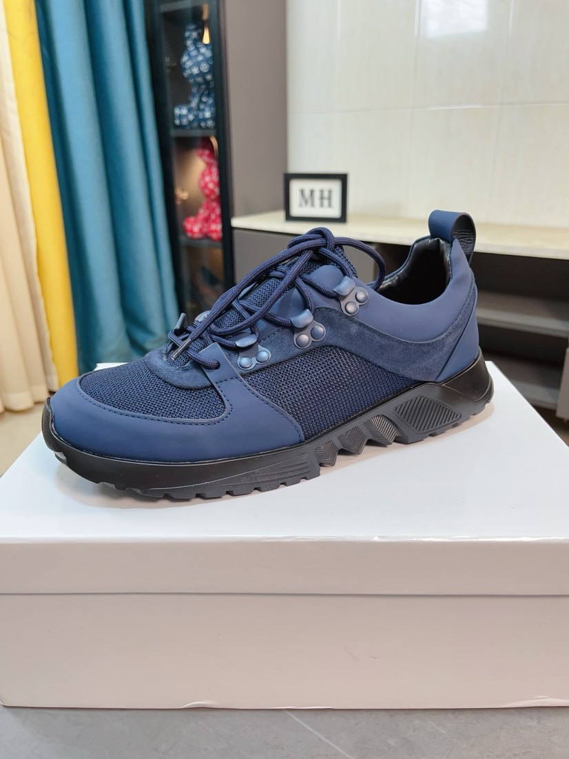 完売前に！2026 ジョルジオアルマーニ 新作 スニーカー 偽物