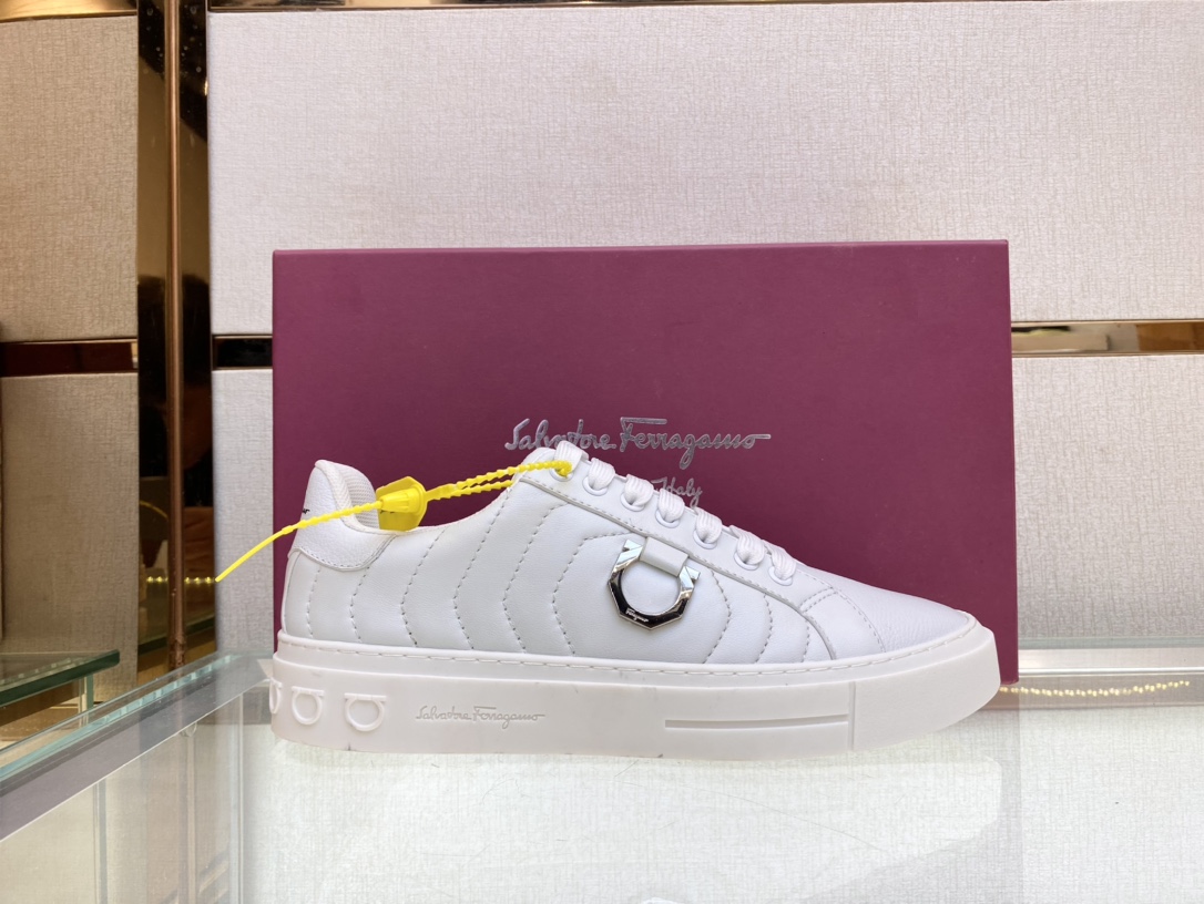 ★日本!!人気！2026 フェラガモ 新作 スニーカー 偽物