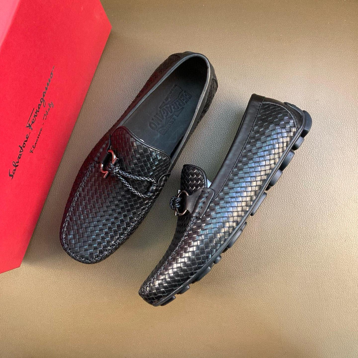 完売必至 2026 フェラガモ 新作 パンプス 偽物