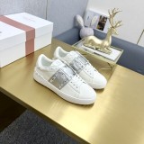 世界中で大人気♪ 2026 ヴァレンティノ 新作 男女兼用 スニーカー 偽物