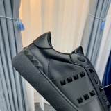 使い勝手良し 2026 ヴァレンティノ 新作 男女兼用 スニーカー 偽物