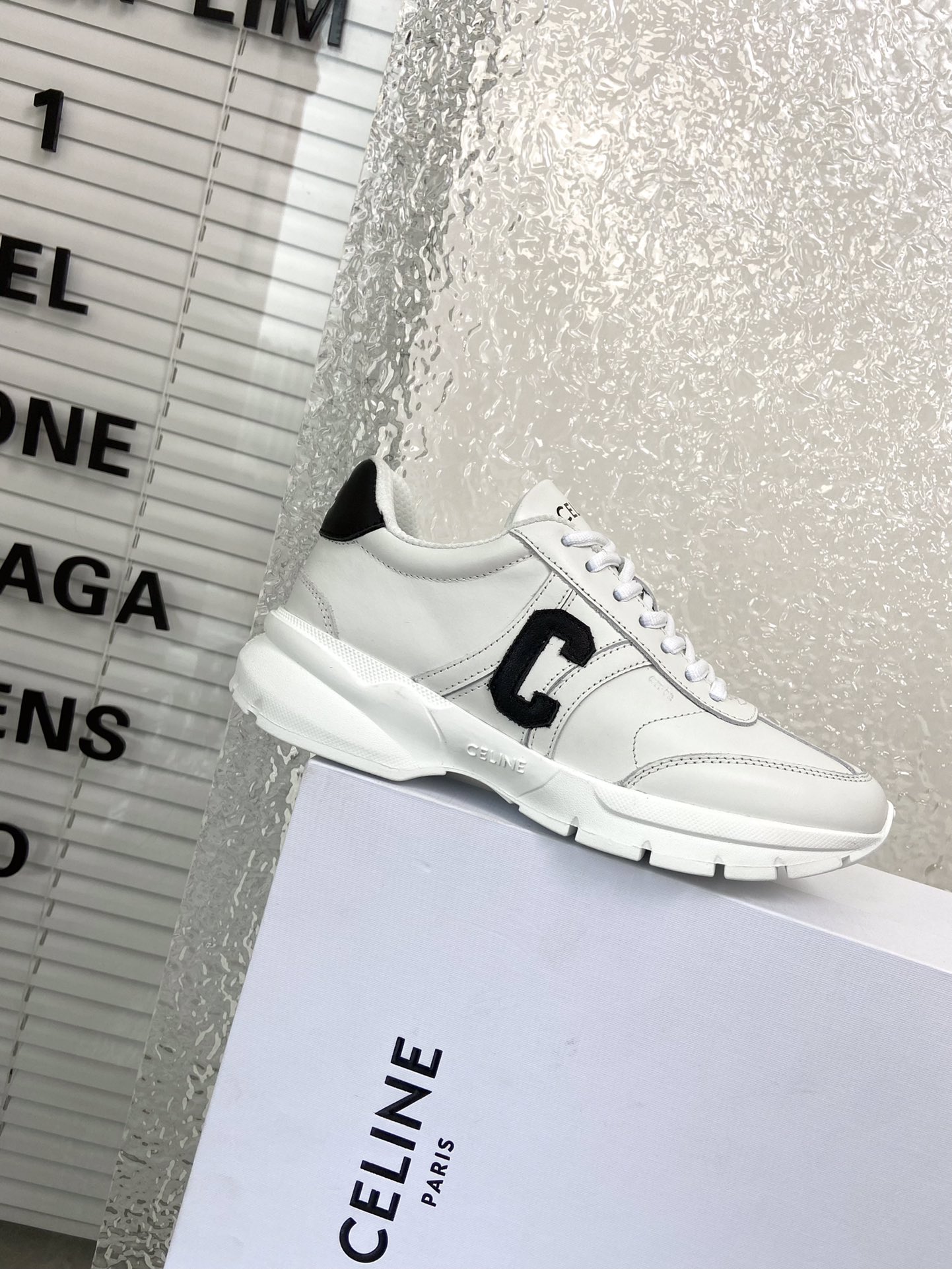 日本未入荷 2026 セリーヌ 新作 男女兼用 スニーカー コピー