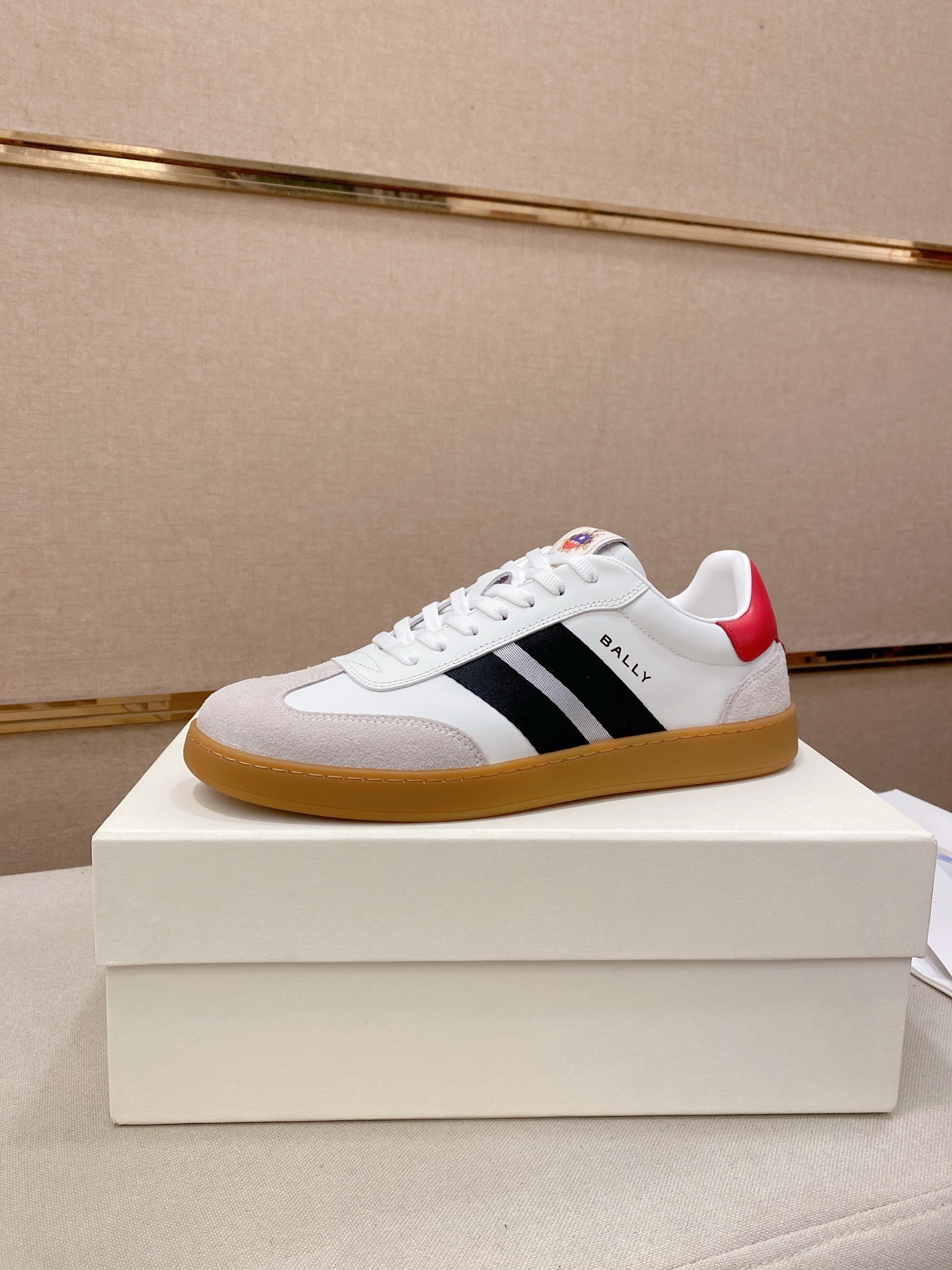 人気急上昇新作 2026 バリー 新作 スニーカー スーパーコピー