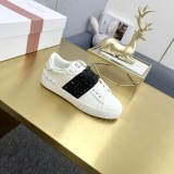 目を惹くカラー 2026 ヴァレンティノ 新作 男女兼用 スニーカー 偽物