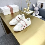 世界中で大人気♪ 2026 ヴァレンティノ 新作 男女兼用 スニーカー 偽物