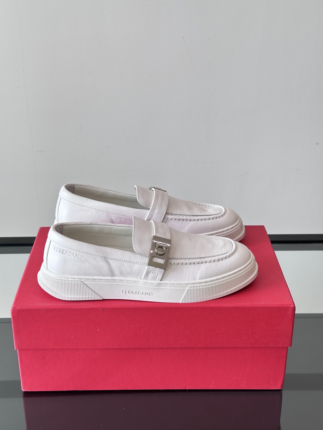 世界中で大人気♪ 2026 フェラガモ 新作 パンプス 偽物