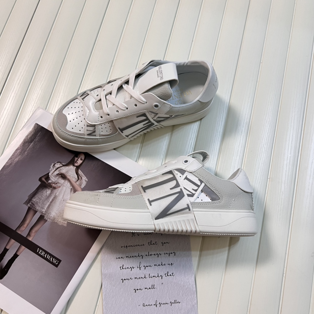 世界中で大人気♪ 2026 ヴァレンティノ 新作 男女兼用 スニーカー コピー