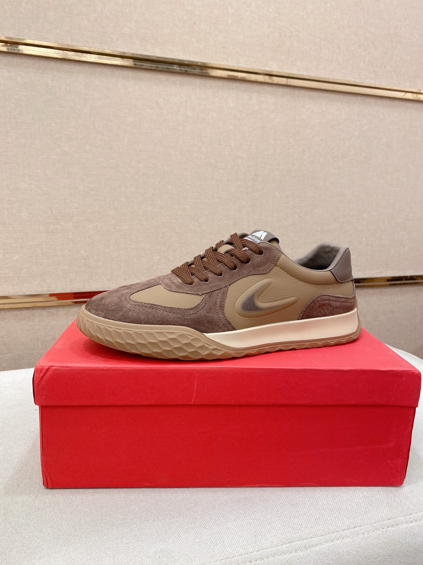 高品質 2026 フェラガモ 新作 スニーカー スーパーコピー