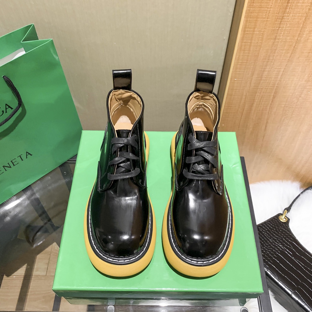 人気急上昇 2026 ボッテガヴェネタ 新作 男女兼用 ブーツ 偽物