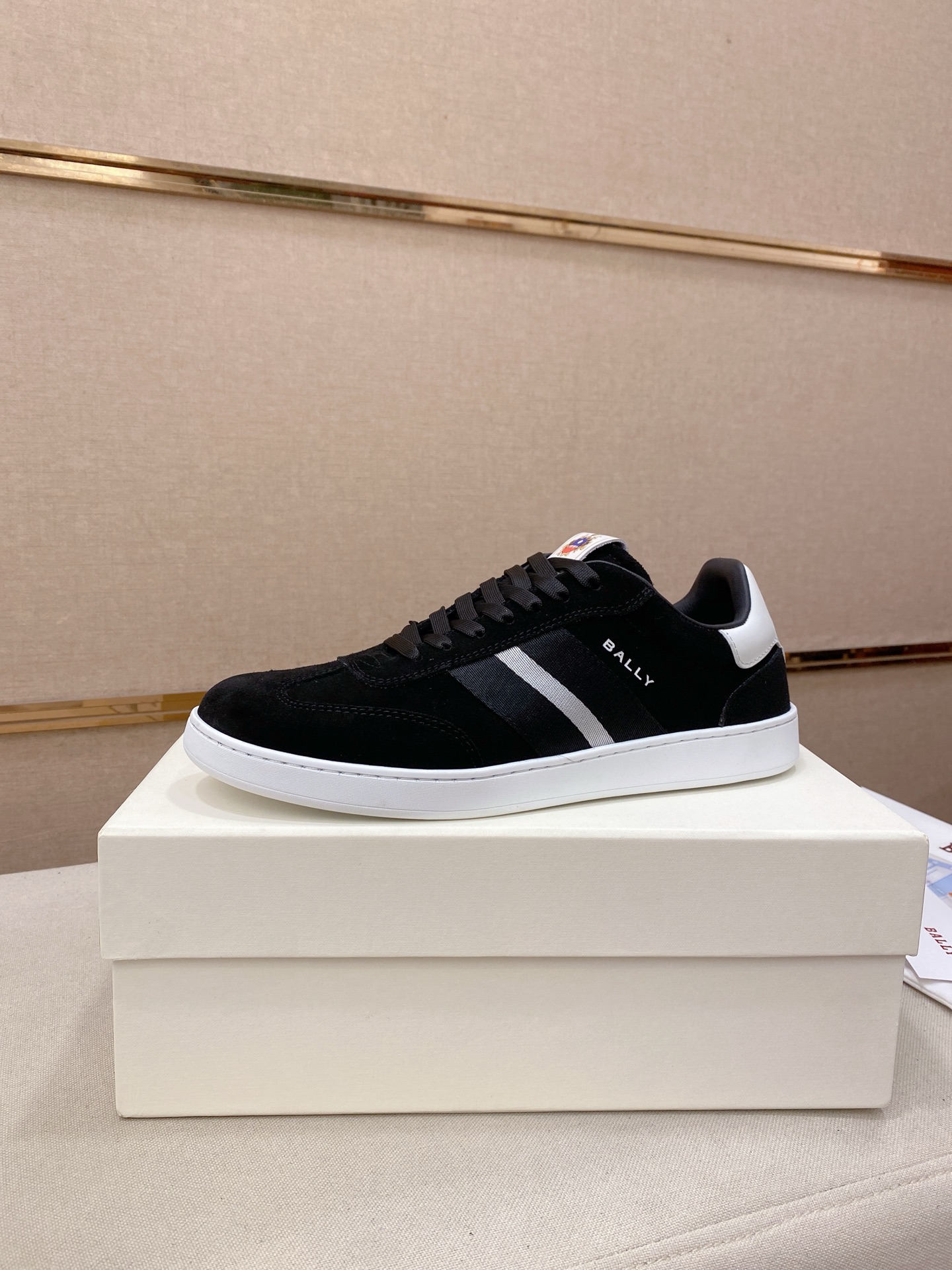 超希少！ 2026 バリー 新作 スニーカー 偽物