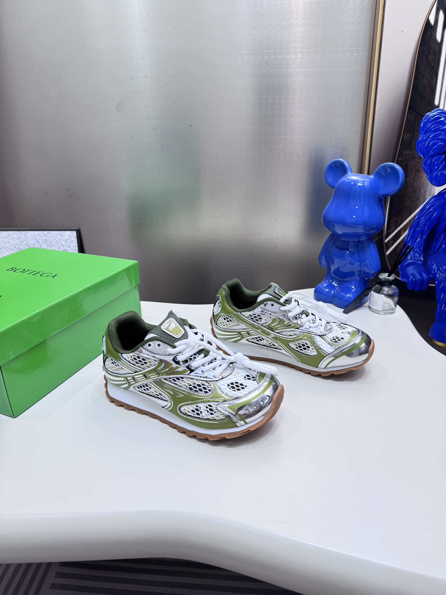 注目度抜群！2026 ボッテガヴェネタ 新作 男女兼用 スニーカー スーパーコピー