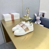 絶対欲しい！2026 ヴァレンティノ 新作 男女兼用 スニーカー コピー