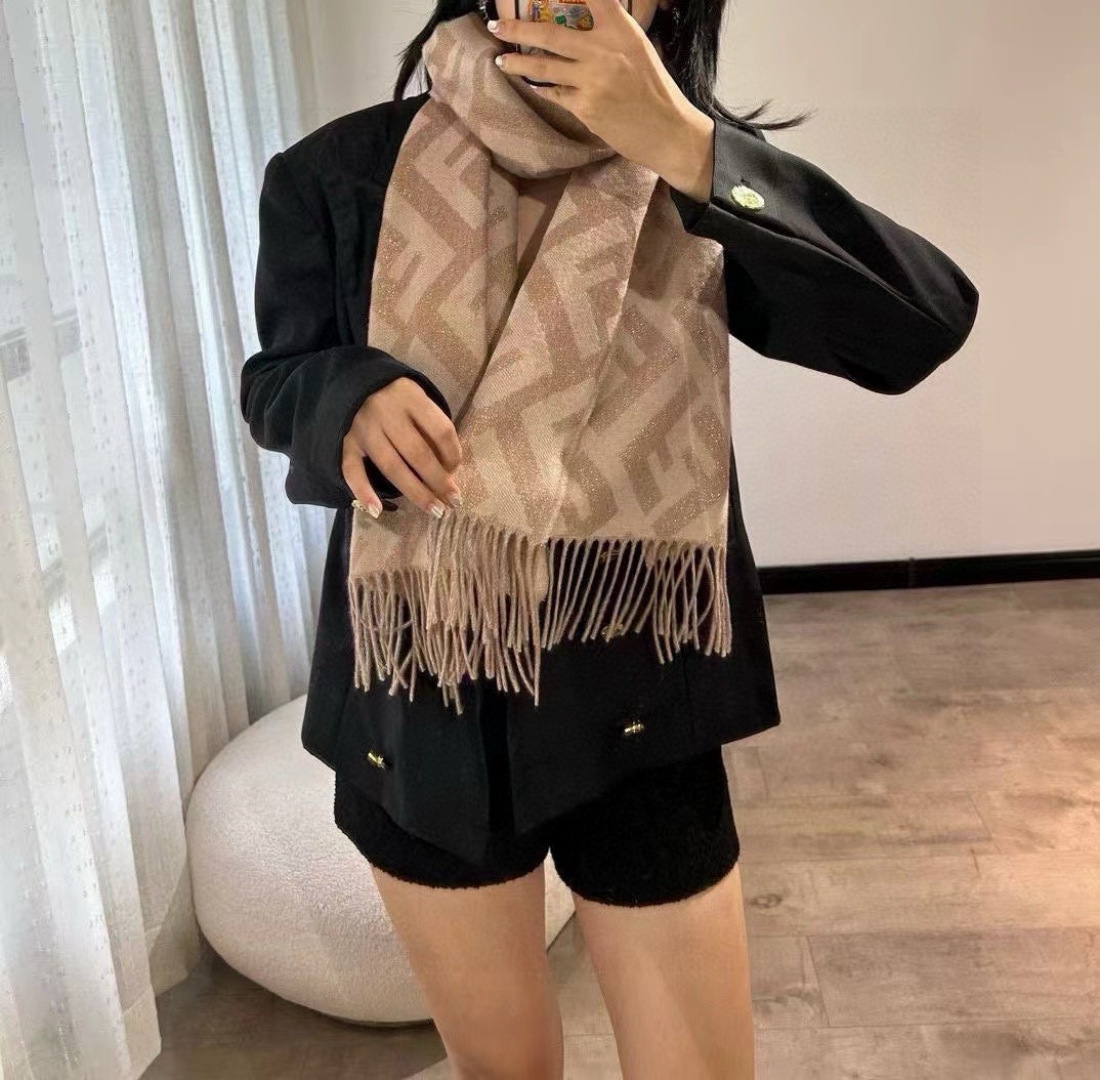 【大特価】2026 フェンディ 新作 マフラー ウール 偽物