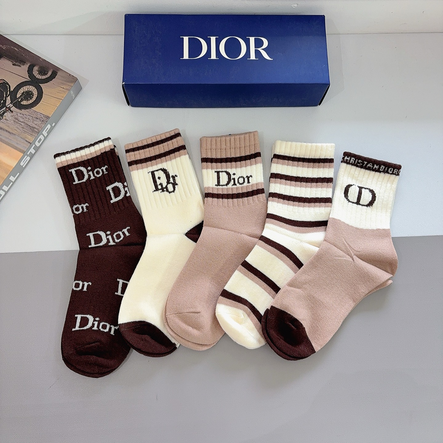 注目度抜群！ 2026 ディオール 新作 ソックス 偽物 5足セット