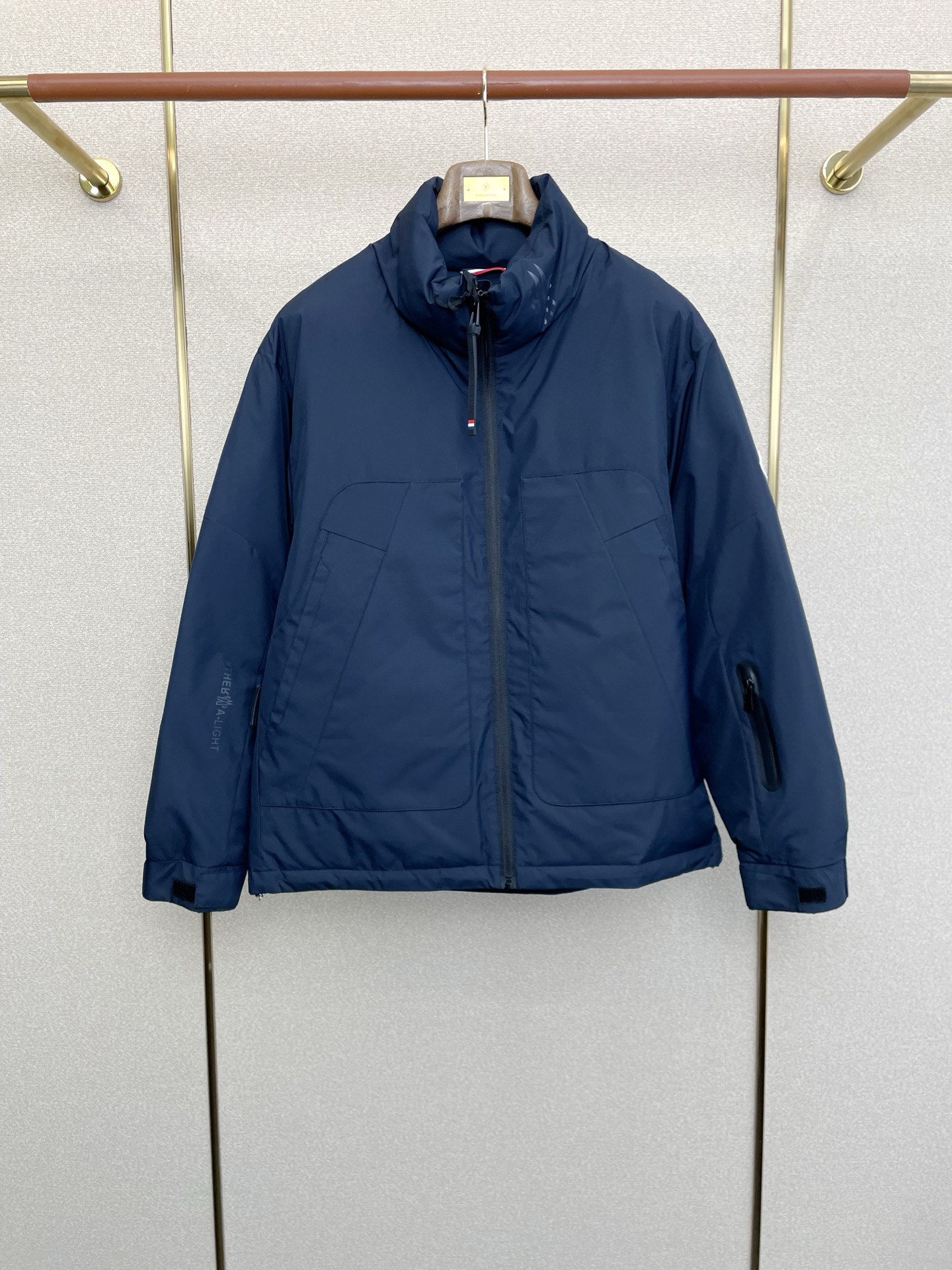 完売必至 2026 モンクレール 新作 ダウンジャケット 偽物 2色