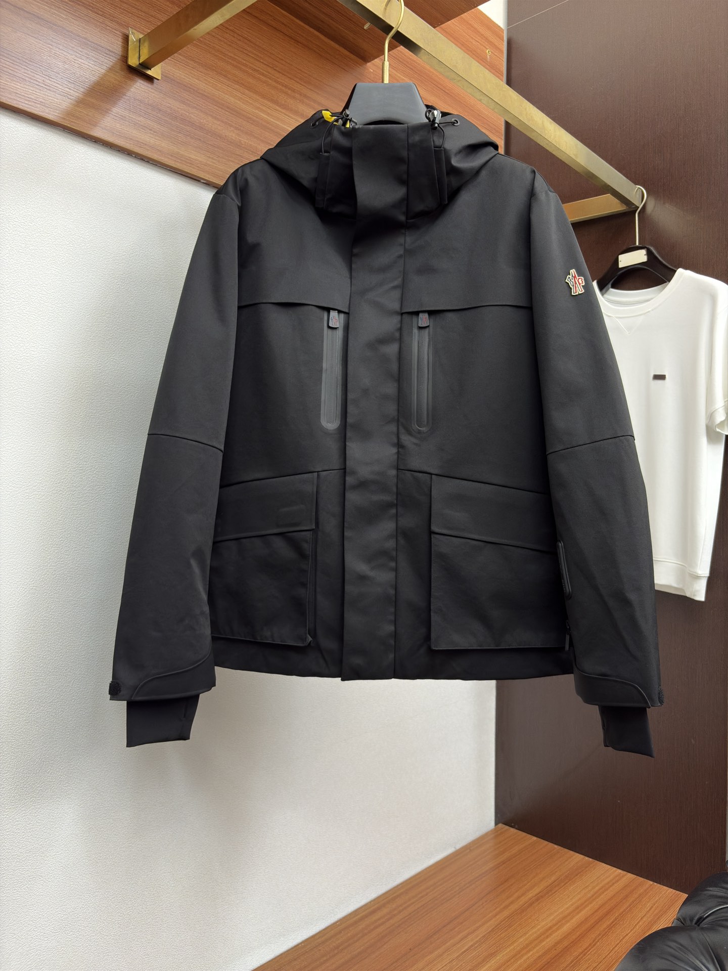 日本未入荷 2026 モンクレール 新作 ダウンジャケット 偽物