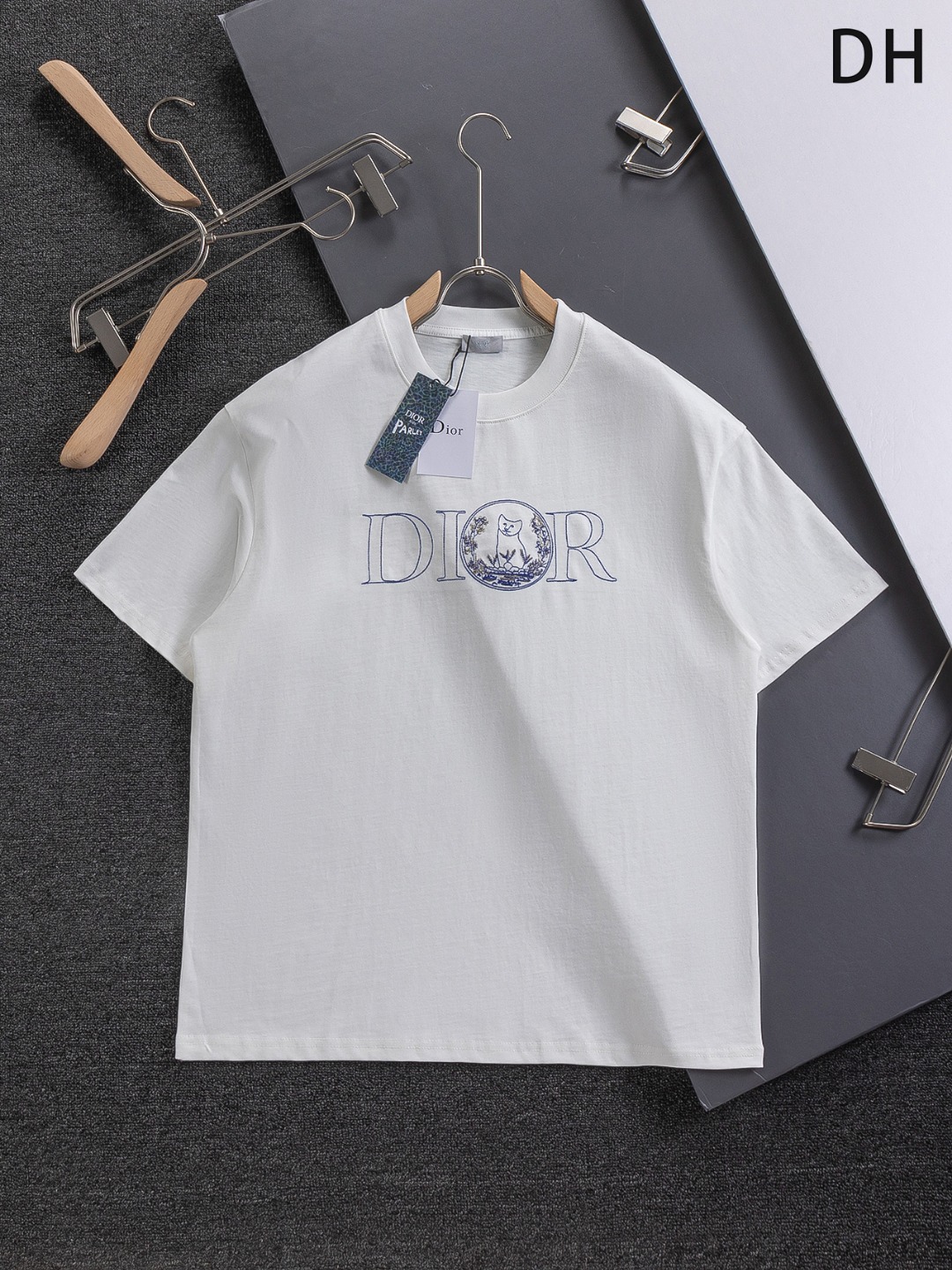 目を惹くカラー 2026 ディオール 新作 半袖Tシャツ コピー