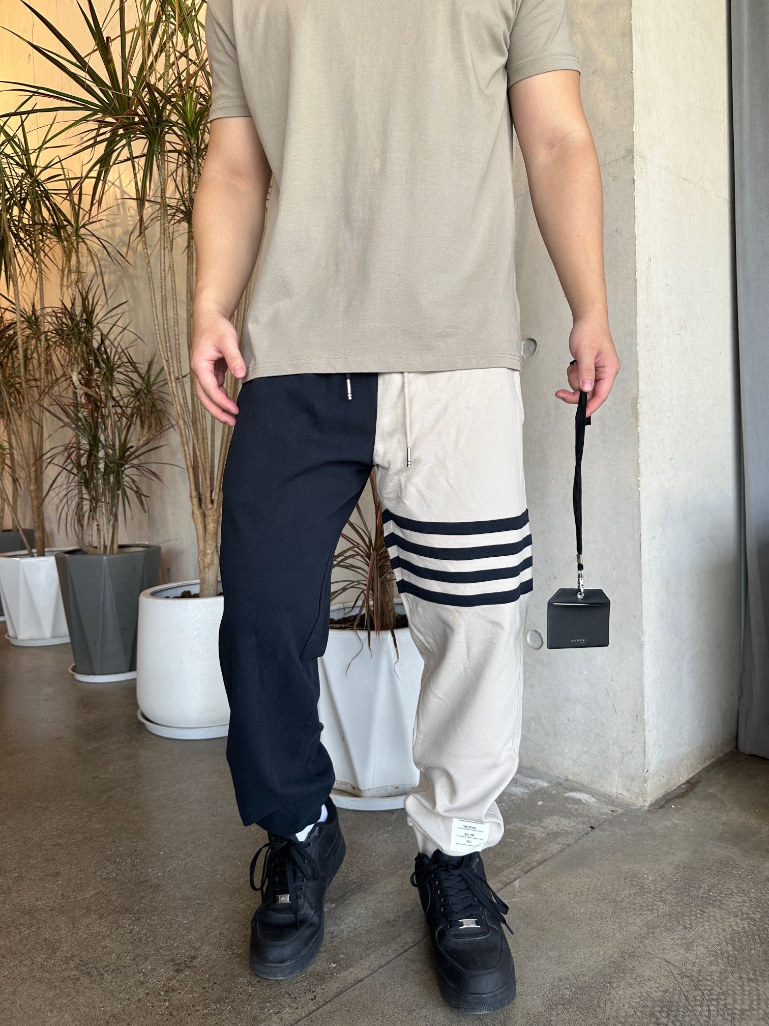 即発送！ 2026 トム·ブラウン 新作 カジュアルパンツ コピー