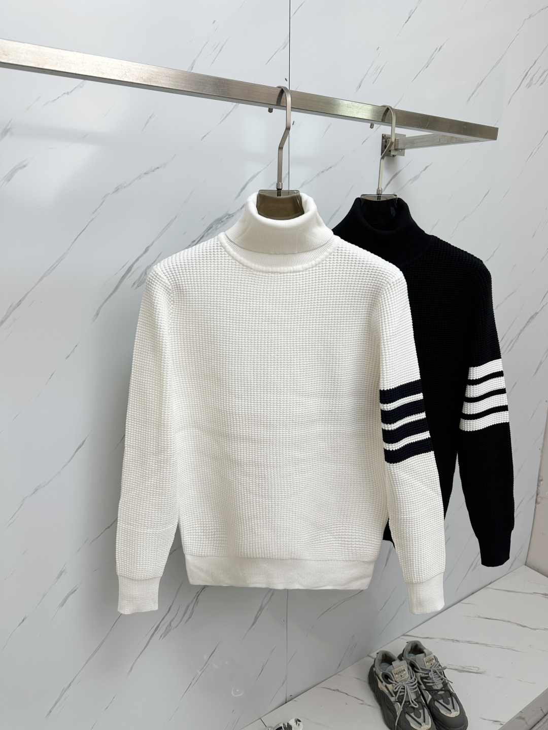 激安価格！ 2026 トム·ブラウン 新作 ニット コピー