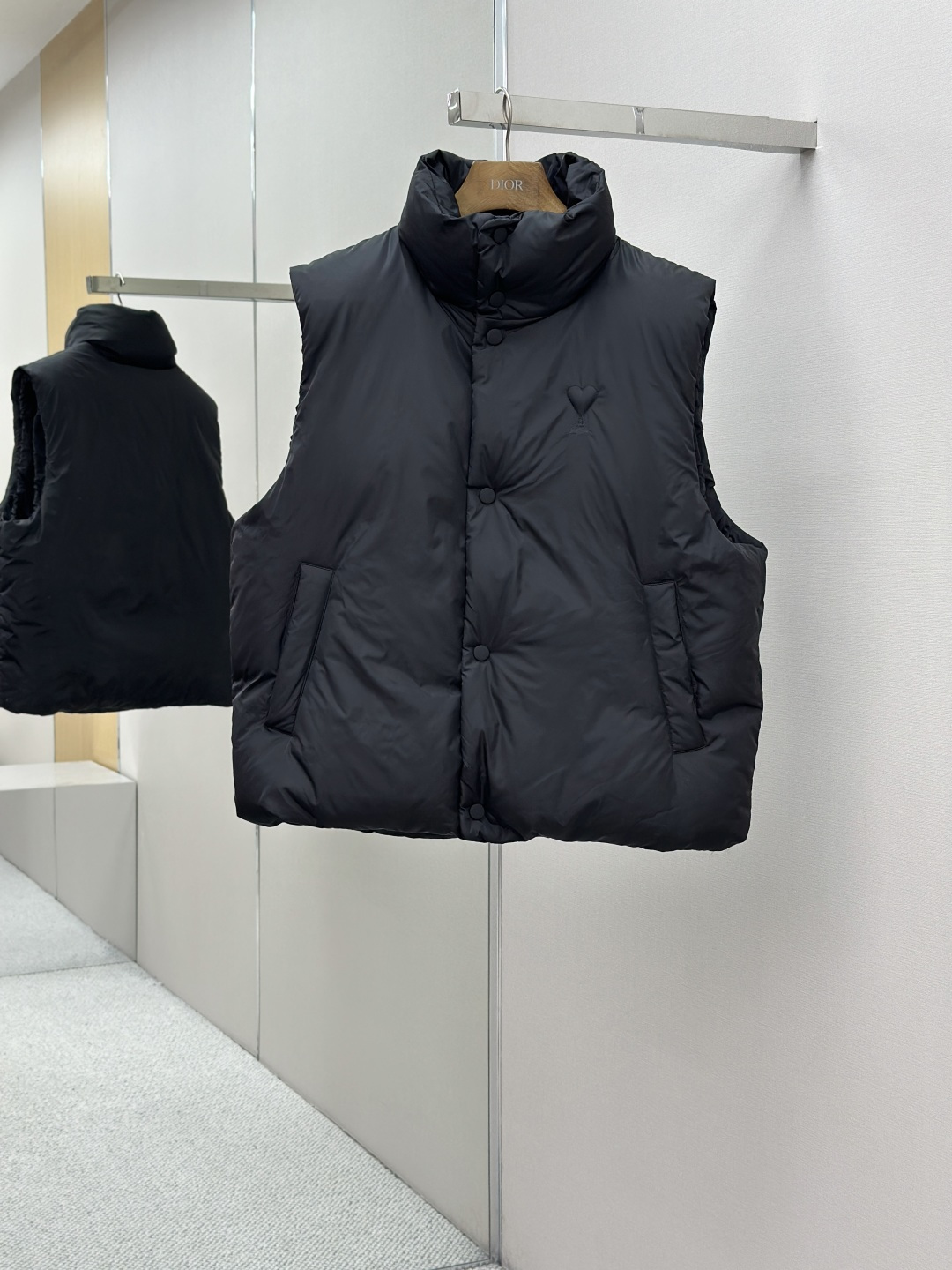 超希少！2026 ジョルジオアルマーニ 新作 ダウンベスト 偽物