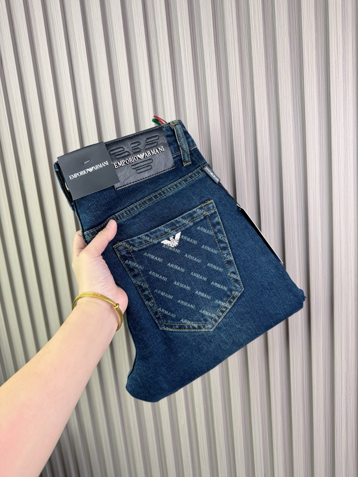 争奪戦 2026 ジョルジオアルマーニ 新作 ジーンズ 偽物