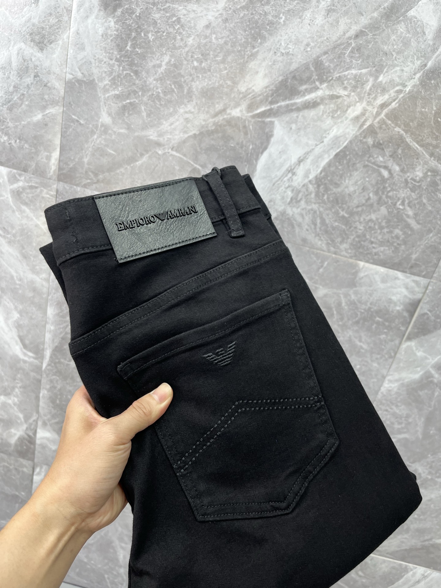 定番人気！2026 ジョルジオアルマーニ 新作 ジーンズ 偽物