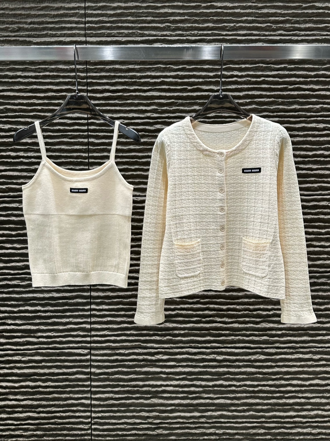 注目アイテム☆ 2026 ミュウミュウ 新作 セットアップ コピー 2色