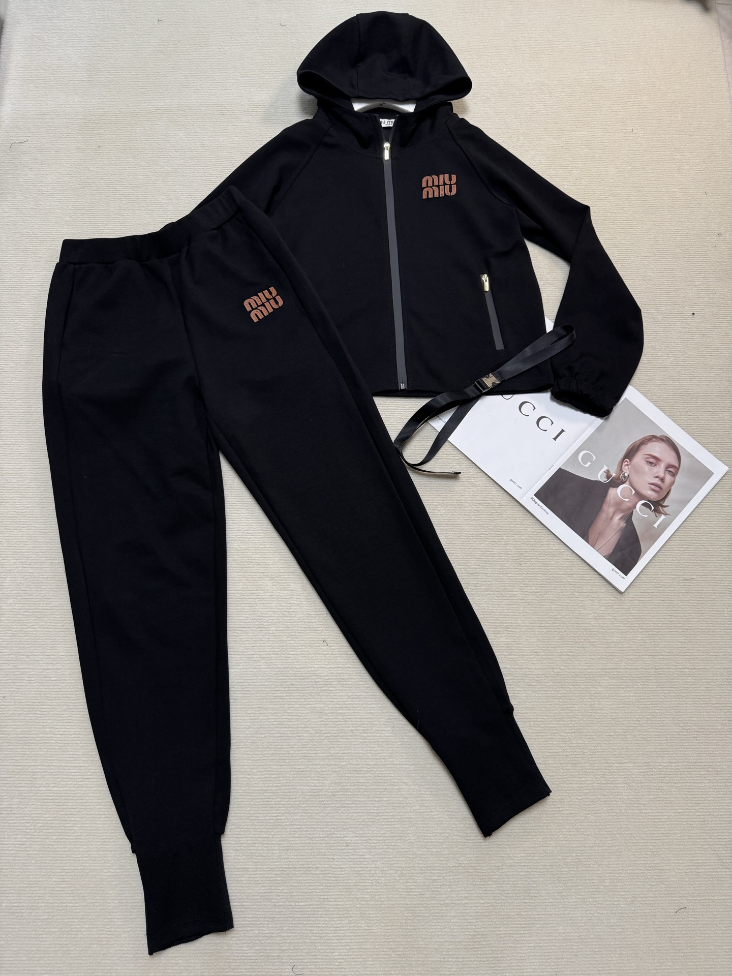 人気急上昇 2026 ミュウミュウ 新作 セットアップ コピー