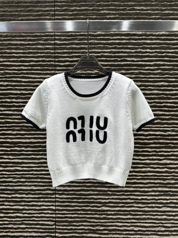 人気急上昇新作 2026 ミュウミュウ 新作 半袖Tシャツ コピー 4色
