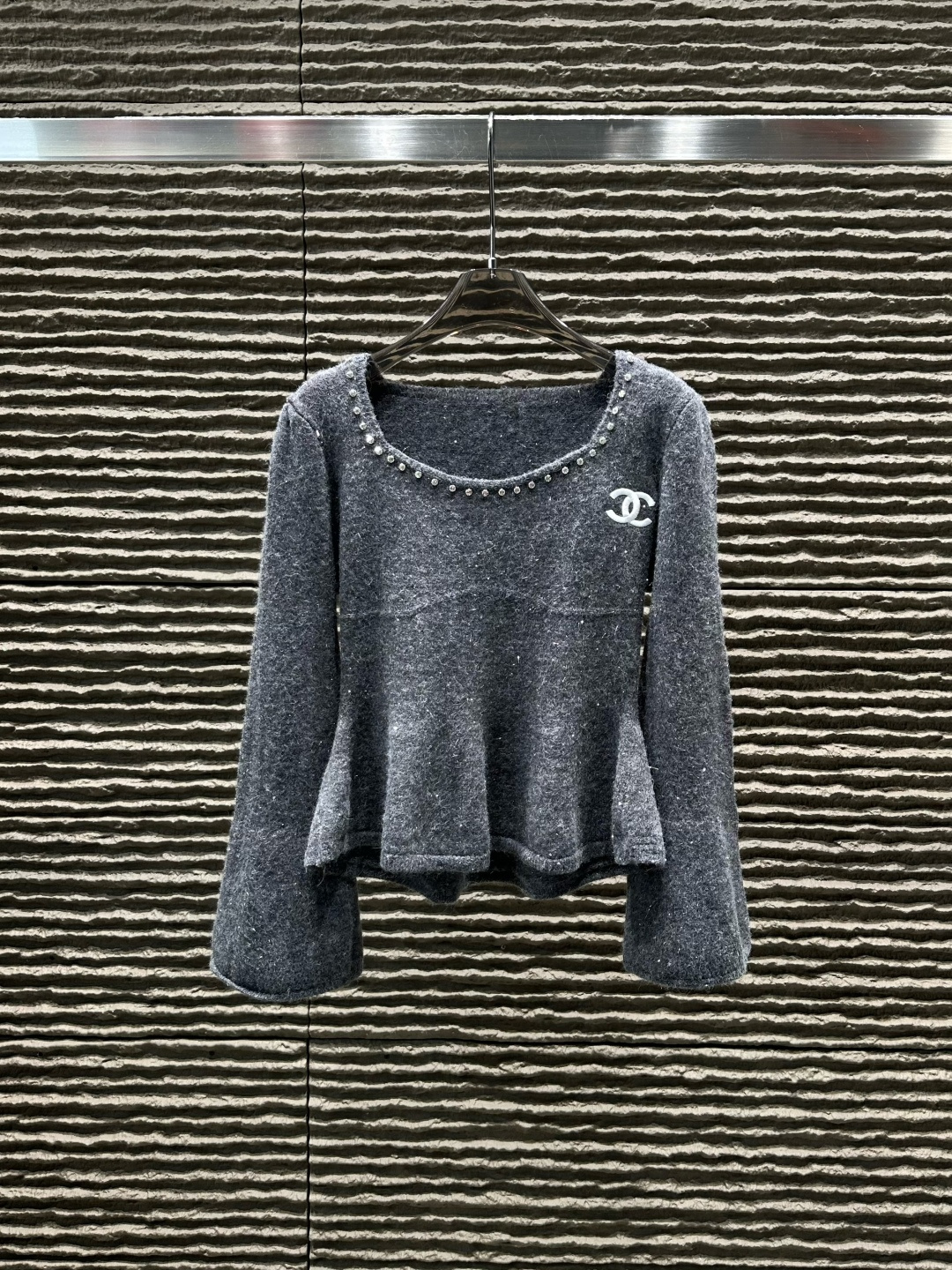 目を惹くカラー 2026 シャネル 新作 ニット 偽物 3色