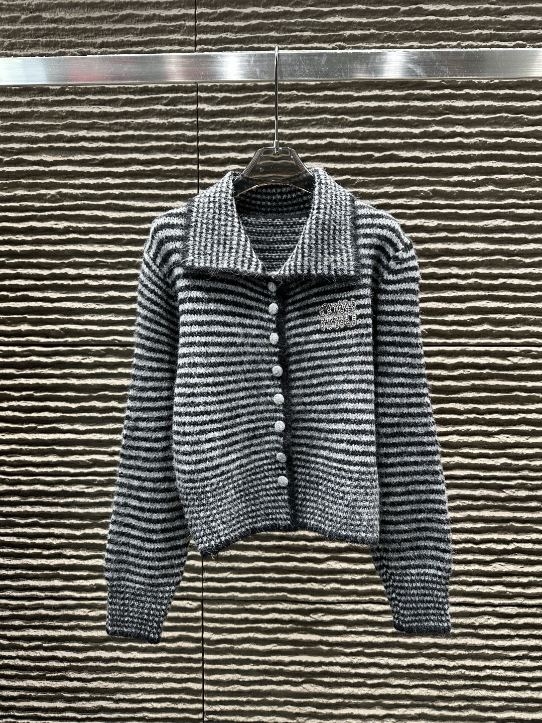 完売前に！ 2026 ミュウミュウ 新作 ニット スーパーコピー2色