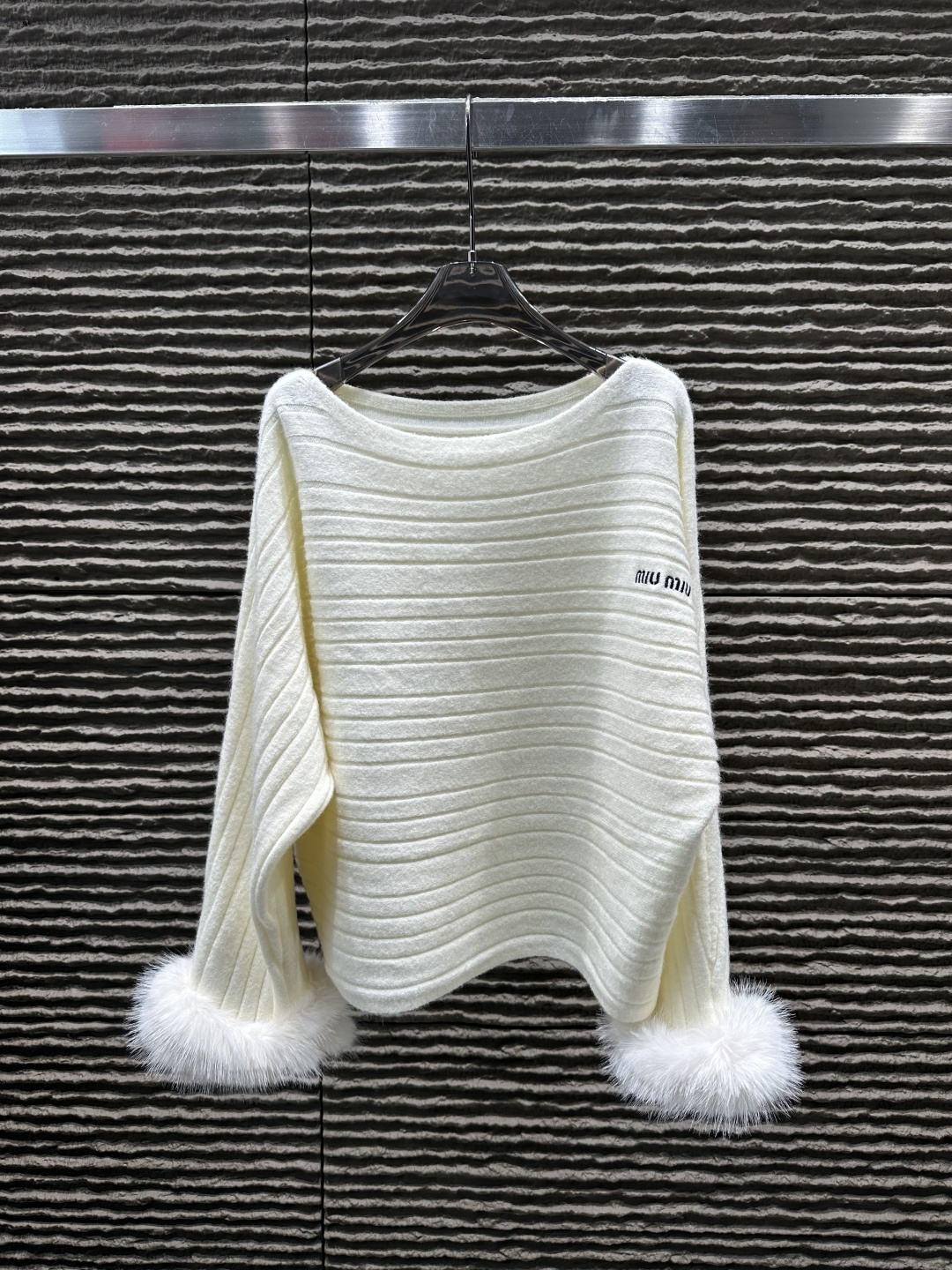 累積売上総額第１位！ 2026 ミュウミュウ 新作 ニット コピー 2色