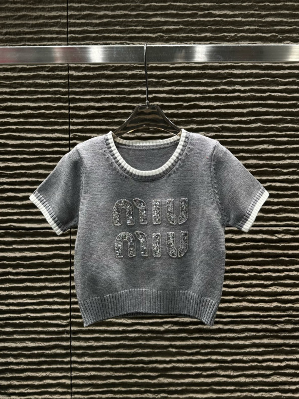激安価格！ 2026 ミュウミュウ 新作 半袖Tシャツ スーパーコピー 4色