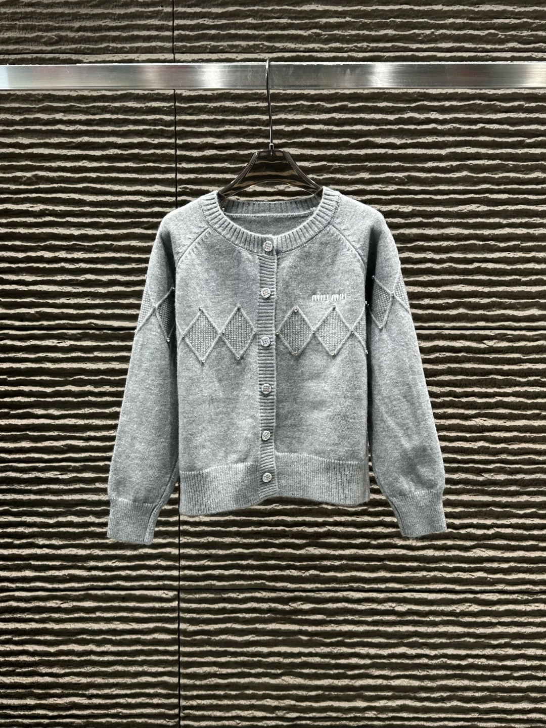 人気急上昇新作 2026 ミュウミュウ 新作 ニット スーパーコピー 2色