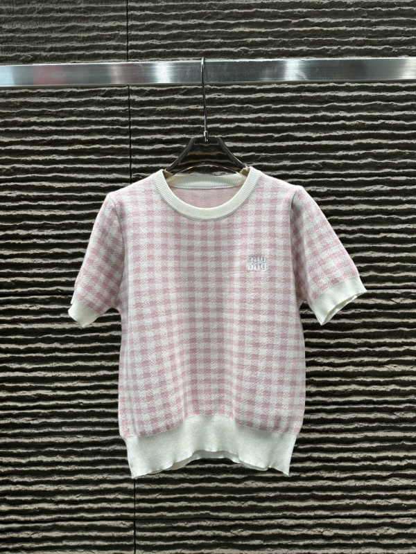 目を惹くカラー 2026 ミュウミュウ 新作 半袖Tシャツ コピー