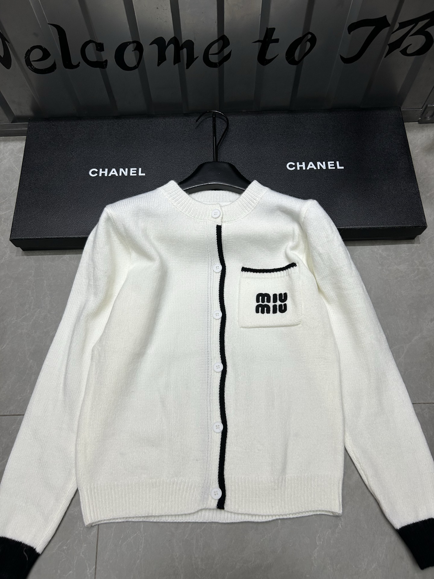 使い勝手良  2026 ミュウミュウ 新作 ニット スーパーコピー 2色