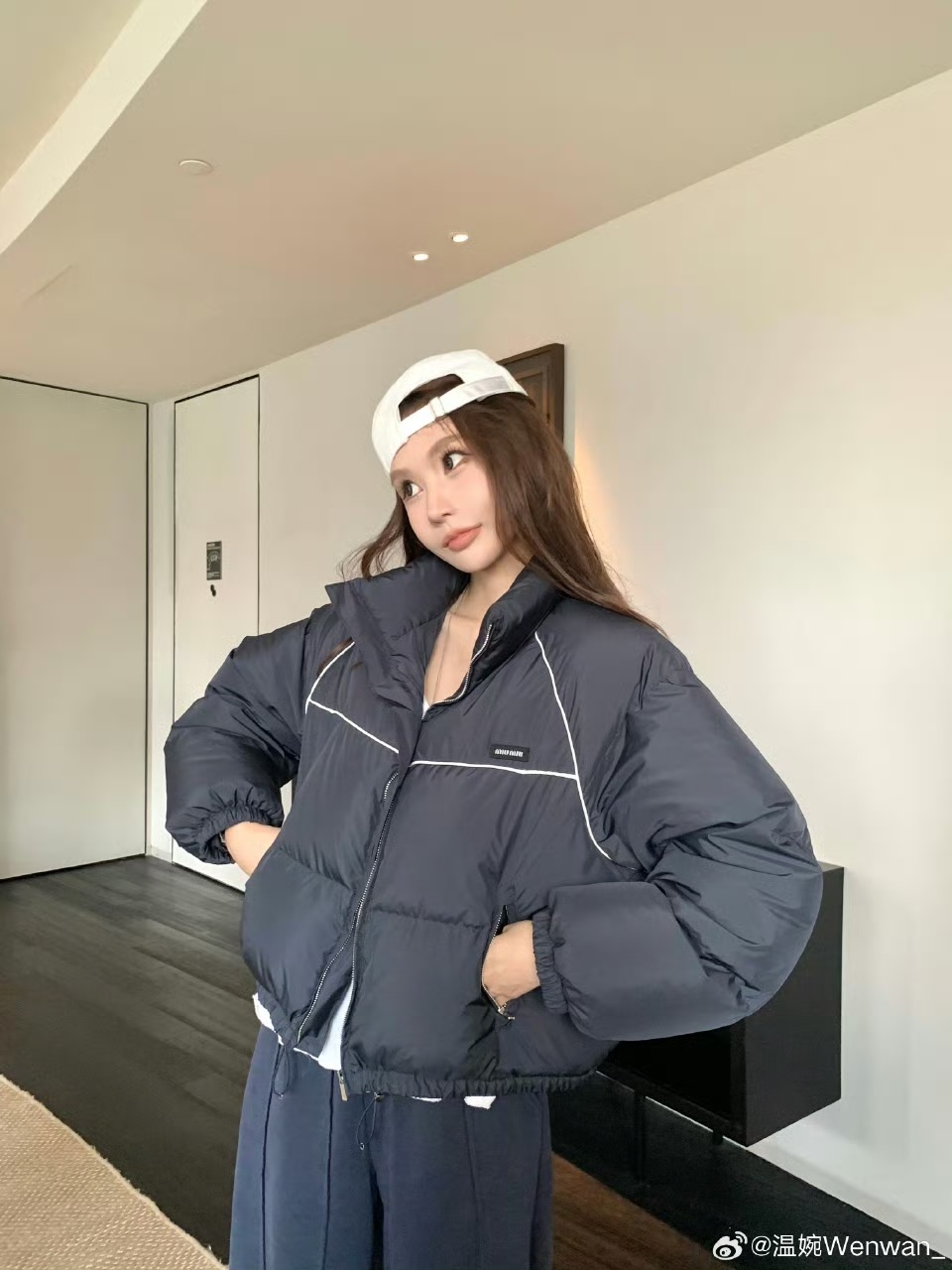 使い勝手良  2026 ミュウミュウ 新作 ダウンジャケット コピー