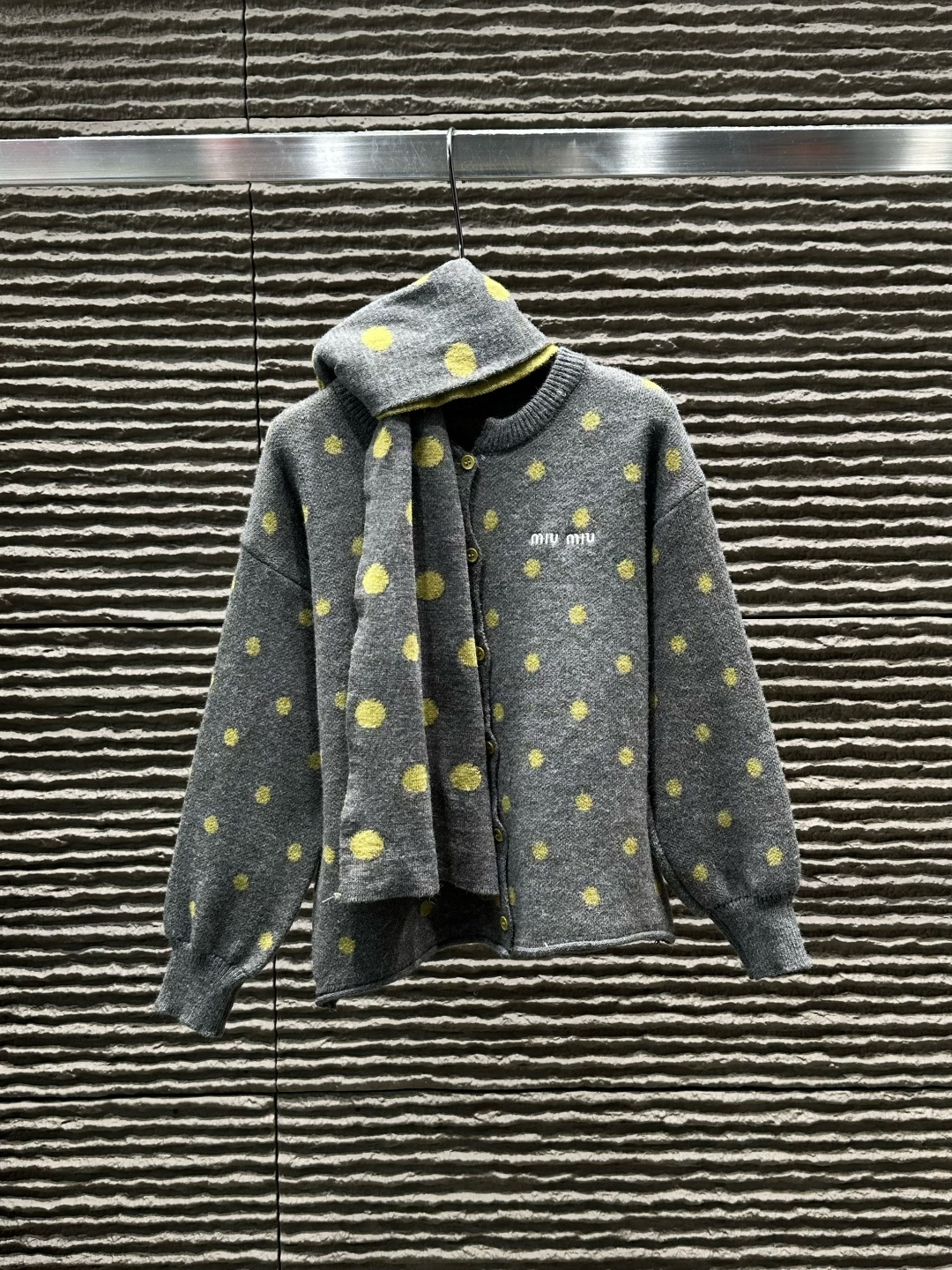 超希少！  2026 ミュウミュウ 新作 ニット コピー  3色