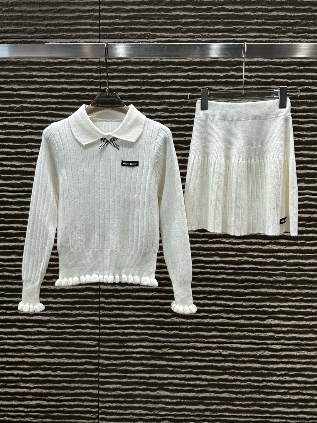 注目度抜群！ 2026 ミュウミュウ 新作 セットアップ スーパーコピー 3色